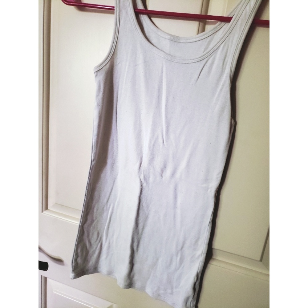 White tank top😊